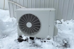 При −10°C колко ток харчи климатикът?