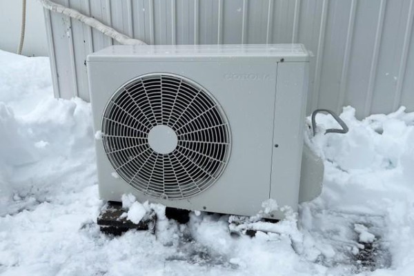При −10°C колко ток харчи климатикът?